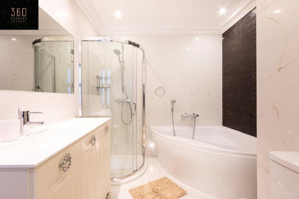 One Of A Kind, Seafront Property In St Georges Bay By 360 Estates Saint Julian's Екстер'єр фото